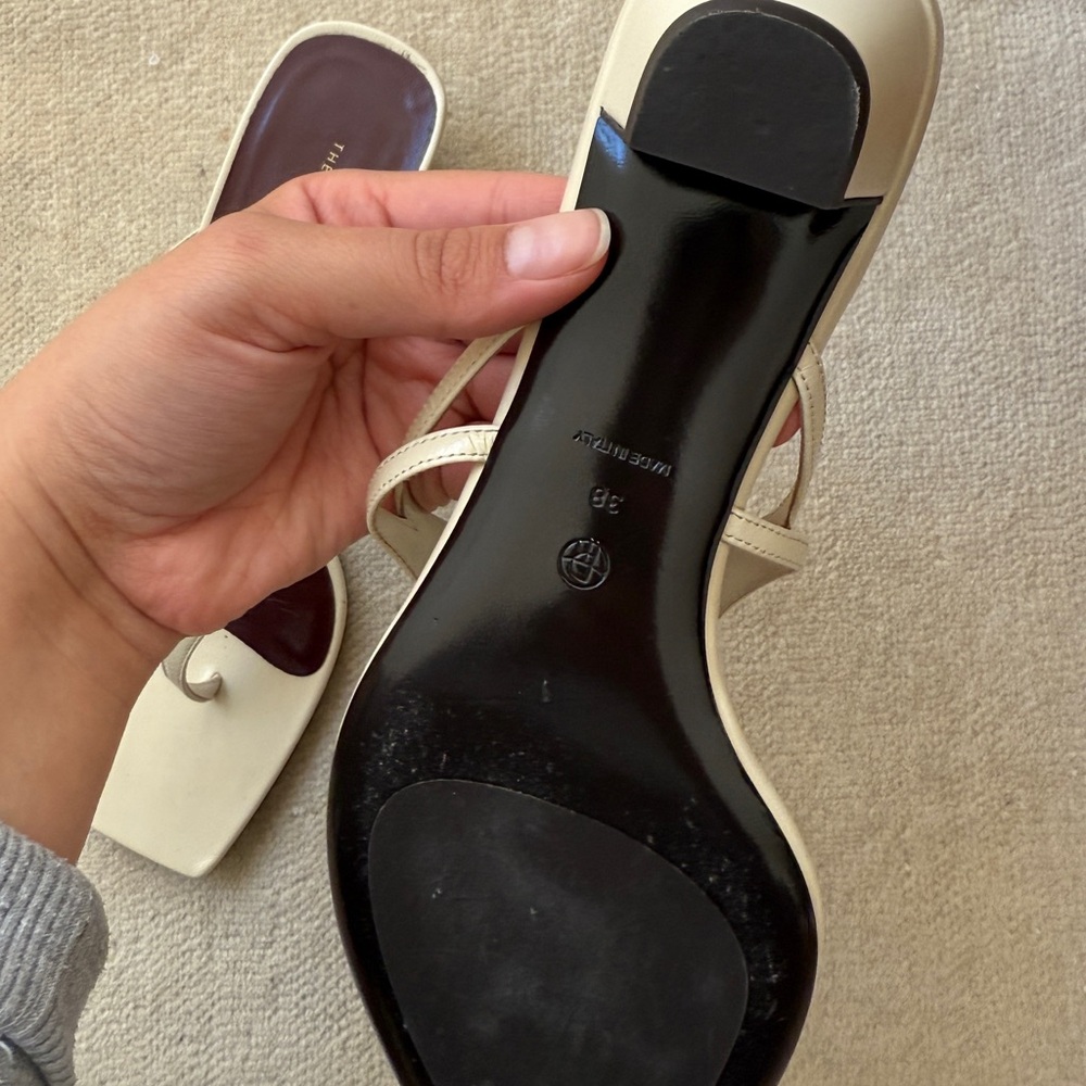 The Row Graphic Thong Sandals - Picture 6 of 7